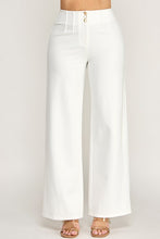 Load image into Gallery viewer, White Stretch pants
