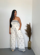 Load image into Gallery viewer, Black &amp; Ivory Set
