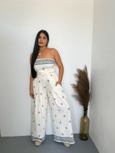 Load image into Gallery viewer, Black &amp; Ivory Set
