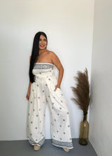 Load image into Gallery viewer, Black &amp; Ivory Set
